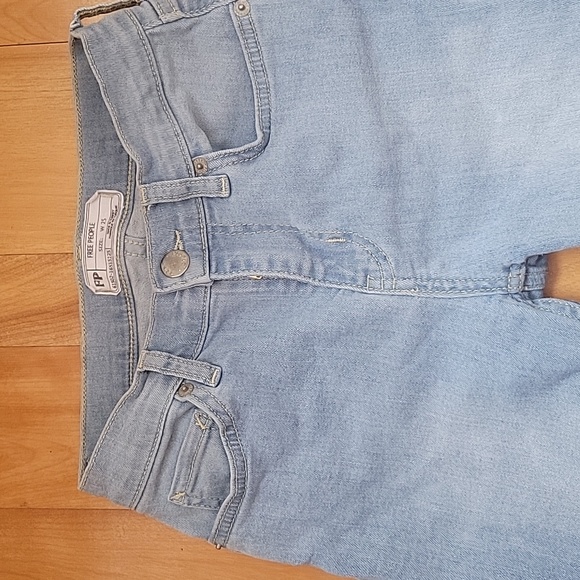Free people size w25 distressed blue jeans - Picture 3 of 7